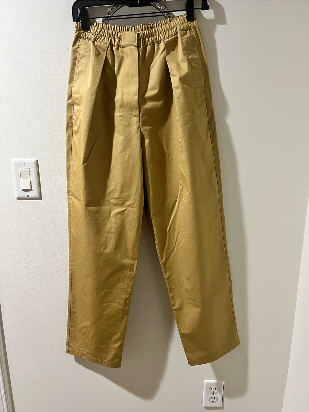 High waist classic trousers in camel/ mustard